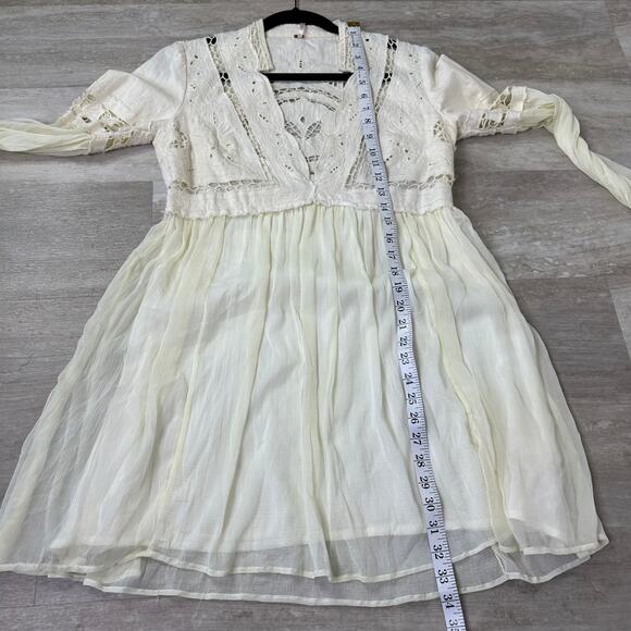Free People In Dreamland Cutwork Dress in Ivory size 6 - Picture 10 of 11